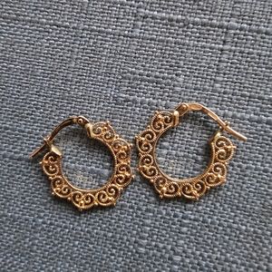 Vintage 14k Filgree Design Small Hoop Earrings